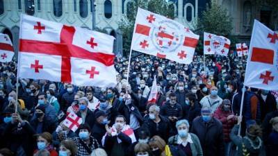 Правоохранители начали разгонять протестующих в Тбилиси