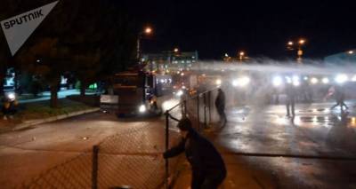 Полиция применила водометы против активистов у здания ЦИК в Тбилиси и объяснила почему