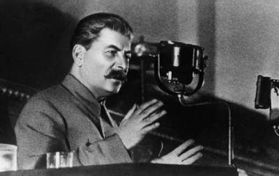 За какое время Сталин обещал разгромить Гитлера советским людям