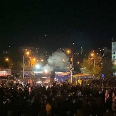 Полиция применила слезоточивый газ для разгона оппозиционеров у здания Центризбиркома в Тбилиси