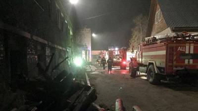 Несколько человек погибли при пожаре в нежилом доме под Саратовом