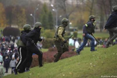 Количество задержанных на протестах в Беларуси перевалила за 1 тыс. человек - правозащитники