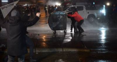 Противостояние: спецназ применил водометы в Тбилиси - фото