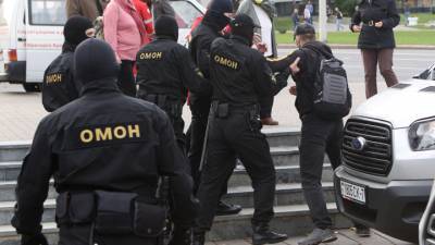 Число задержанных в Белоруссии манифестантов перевалило за 1000