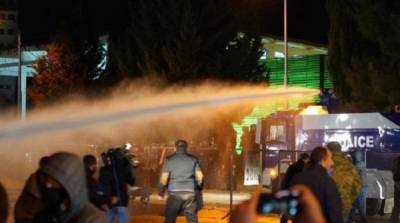 Грузинская полиция применила водометы против демонстрантов в Тбилиси