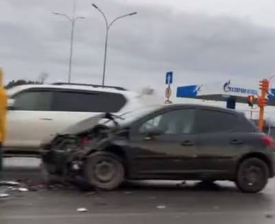 В Кемерове произошло тройное ДТП с участием такси