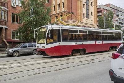 Трамваи встали из-за аварии в Новосибирске