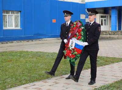 Руководители сахалинской полиции почтили память погибших