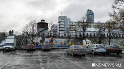 В Екатеринбурге монтируют часы обратного отсчета до Универсиады (ФОТО)