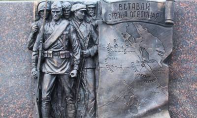 В Петрозаводске вандалы отломали кусочек новой стелы за 80 миллионов рублей
