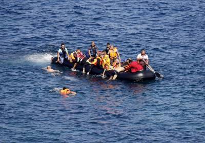У берегов Греции перевернулась лодка с нелегальными мигрантами, погиб ребенок