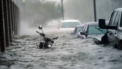 Тропический шторм «Эта» обрушился на побережье Флориды