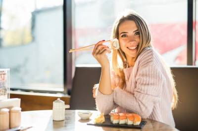 Для любителей японской кухни: Сколько и как часто можно есть суши