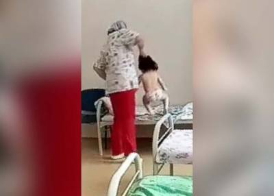 Хватавшую ребенка за волосы новосибирскую медсестру уволили