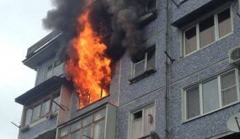 Мужчина выпрыгнул из окна горящей квартиры в Череповце