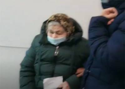 "Человек войну пережил, вы что творите?!": в Хакасии в больнице не захотели принимать 90-летнюю бабушку с подозрением на ковид