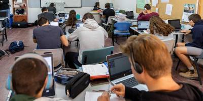 Комиссия по образованию обсудит план возобновления занятий в 5-12 классах