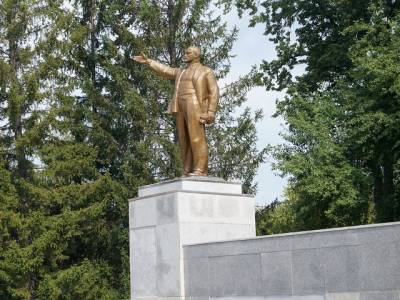 Жителя Аши осудили за нарисованную свастику на памятнике Ленину