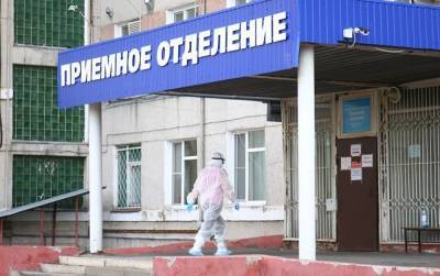 В Петербурге из скорой помощи сбежала женщина, больная коронавирусом