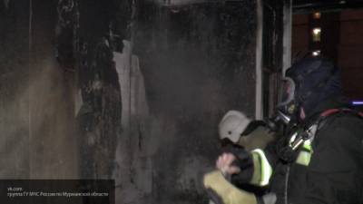 Неизвестные устроили поджог подъезда в жилом доме в Гатчине