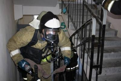 В Астрахани на пожаре пострадала пожилая женщина