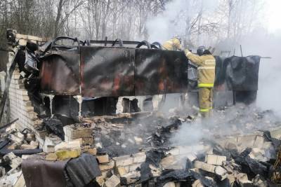 Дважды за сутки смоленские пожарные выезжали тушить горящие дачные дома