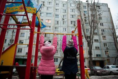В Астрахани на детской площадке снова пострадал ребенок