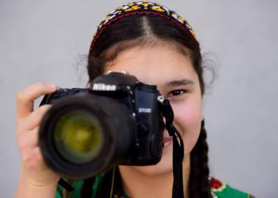 ПРООН обучает безработную молодежь Туркменистана фотографии и графическому дизайну