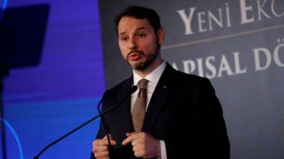 Министр финансов Турции подал в отставку на фоне обвала курса лиры