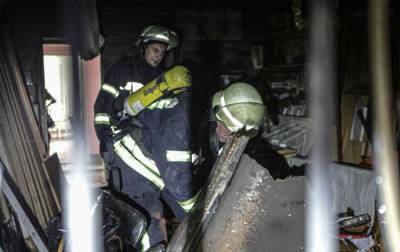В Киеве ночью горело общежитие НАУ, эвакуировали более сотни человек