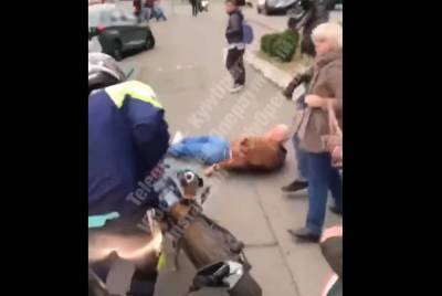 В Киеве толпа байкеров избила пожилого мужчину