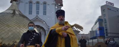 В Дзержинске на храм Святителя Николая установили купол с крестом