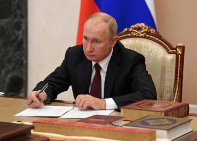 Путин поручил кабмину выделить регионам средства на лекарства для борьбы с COVID-19