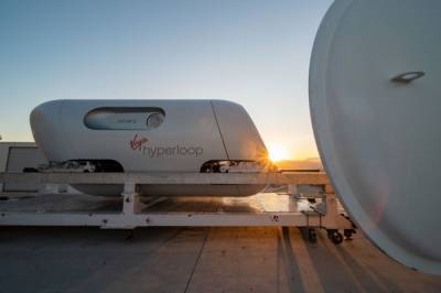 В США в капсуле Hyperloop впервые провезли пассажиров