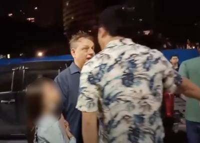 Таиландский оппозиционер напал на россиянина и ударил его в нос
