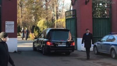 Катафалк с телом Жванецкого прибыл на Новодевичье кладбище
