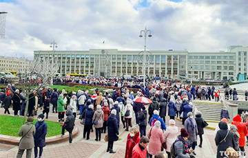 В Минске проходит Марш мудрости (Онлайн)