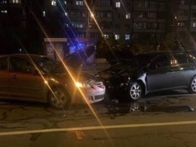 На Оболони в Киеве дорогу не поделили Mazda и Mitsubishi