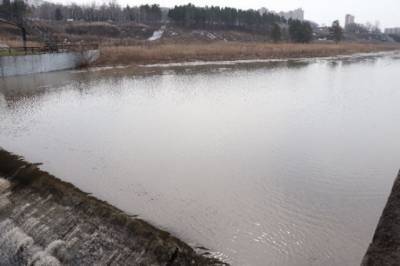 Кемеровские власти сообщили о восстановлении цвета ранее покрасневшей реки