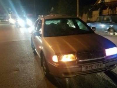 ДТП в Херсоне: таксист на Skoda сбил перебегающего шоссе мужчину
