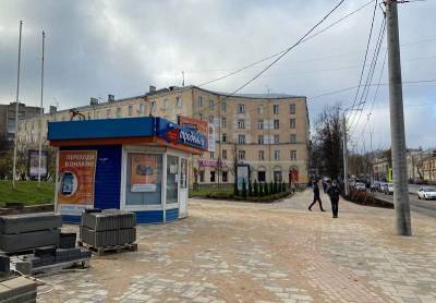 В Смоленске демонтируют киоск микрозаймов на обновленной ул. Николаева