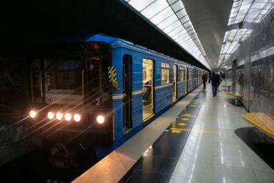 В метро Екатеринбурга задержали двух человек, пытавшихся разрисовать вагоны