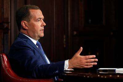 Медведев прокомментировал бойню на военном аэродроме в Воронеже