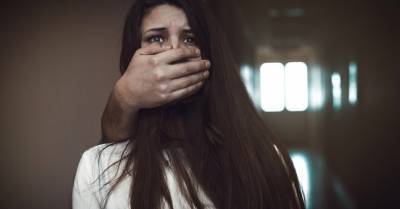Вецрига: На первом свидании мужчина изнасиловал девушку и угрожал выбросить ее из окна