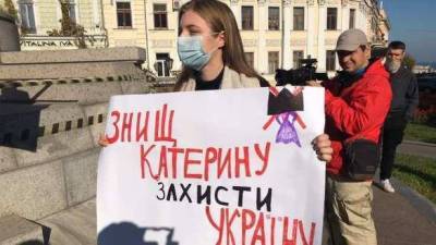 Снос памятника Екатерине II в Одессе: Кто стоит за провокаторами