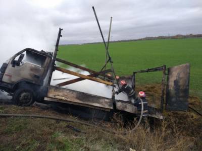 На запорожской трассе сгорел груженный соломой грузовик