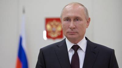 Владимир Путин отправил в отставку трех министров и своего полномочного представителя на Урале