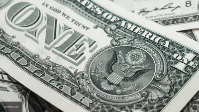 Биржевой курс доллара впервые с 22 сентября опустился ниже 76 рублей