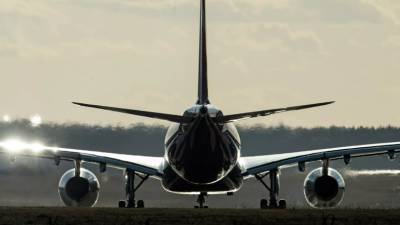 Эпидемиолог оценил вероятность заболеть в самолётах и аэропортах