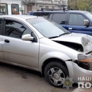 В Одессе женщина угнала такси и попала в ДТП. Видео